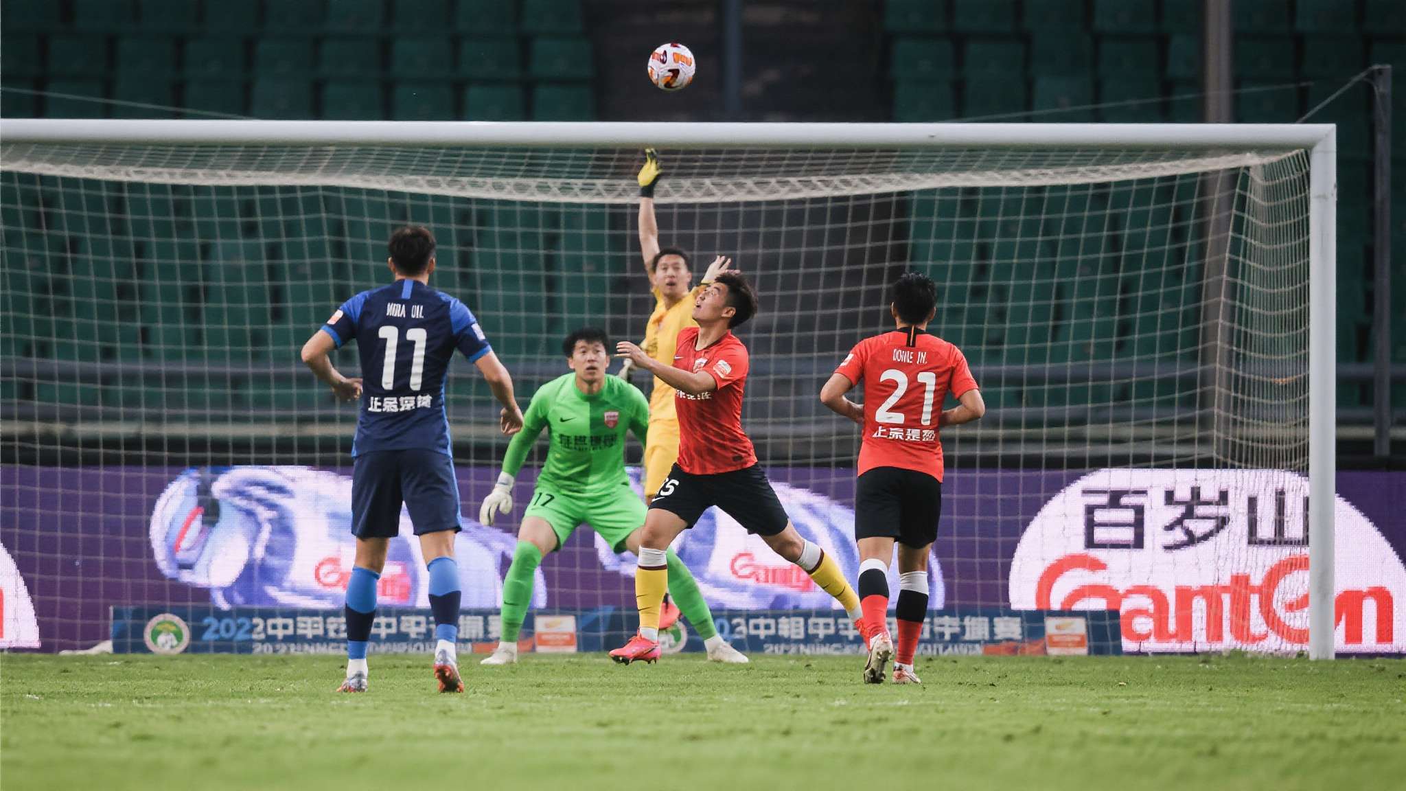 2-1！两大巨星同场闪耀 13.4亿近5场首胜终反弹 先赛落后榜首6分